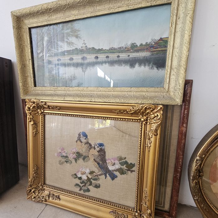 Много стари гоблени и картина , подарък 2 стари лампи