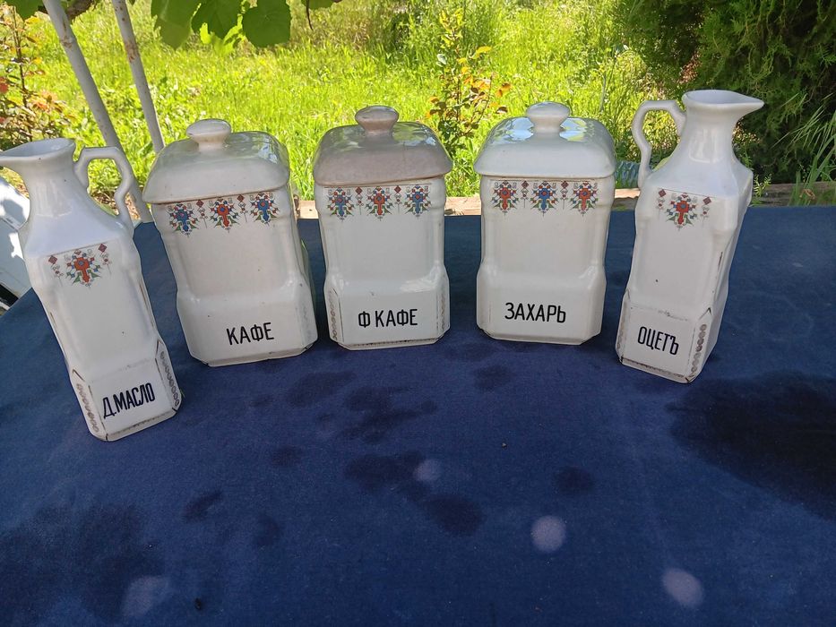 Голям масивен старинен порцеланов леген и буркани за подправки