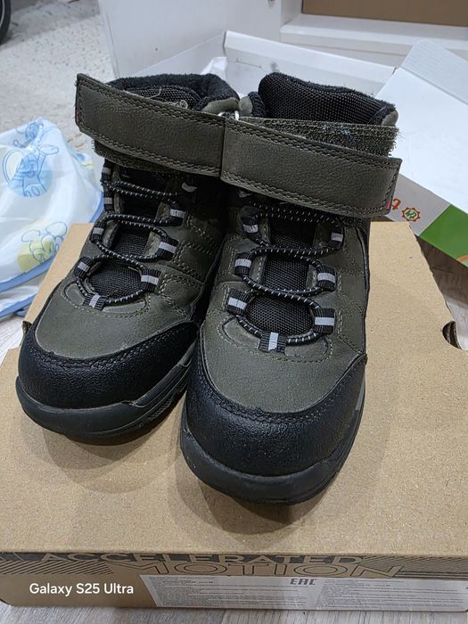 Продам весенние ботинки 27р