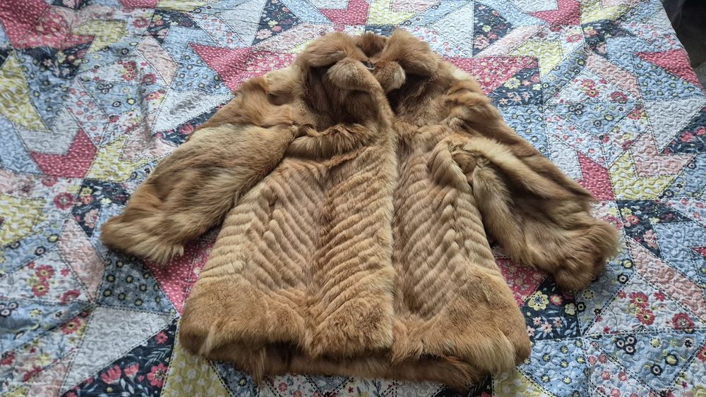Haină blană naturală aurie, bordură vulpe, lungime medie, XL, căptușeală satin