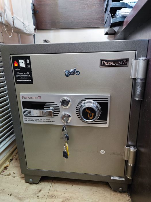 Продам  сейф б/у