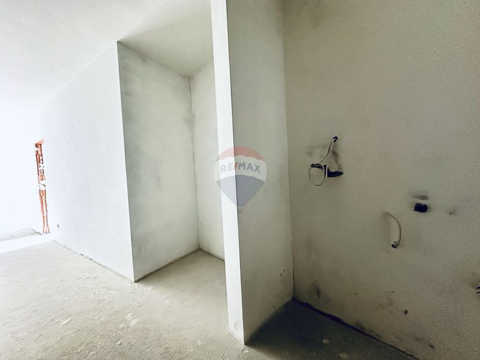 Продава се Четиристаен апартамент в Варна, Бриз - 179 кв.м за 1900 €/кв.м - Снимка #2