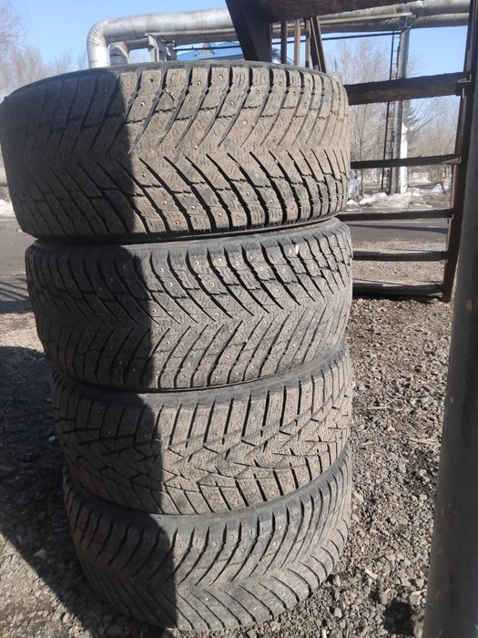 Продам зимние шины на 18