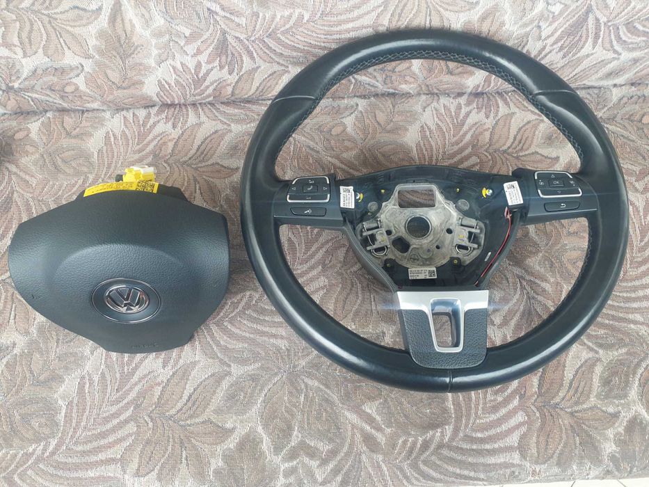 Оригинален мултифункционален кожен волан с пера F1 за Пасат Б6,Б7 и СС