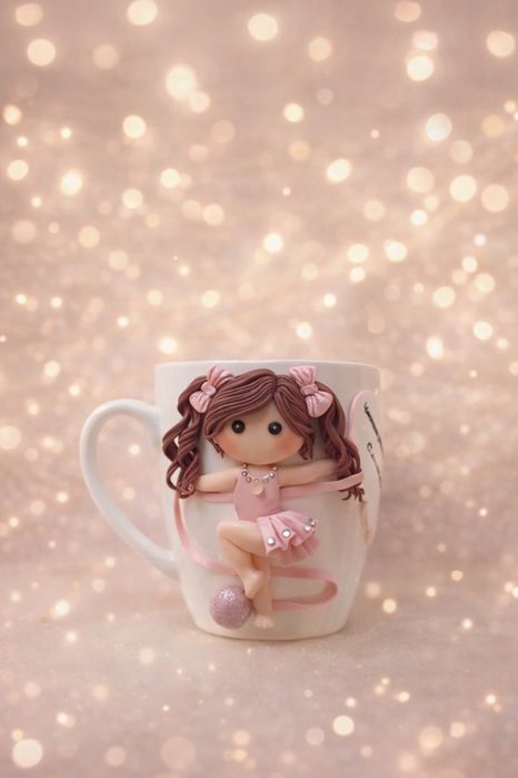 Луксозна чаша с ръчно моделирана фигурка