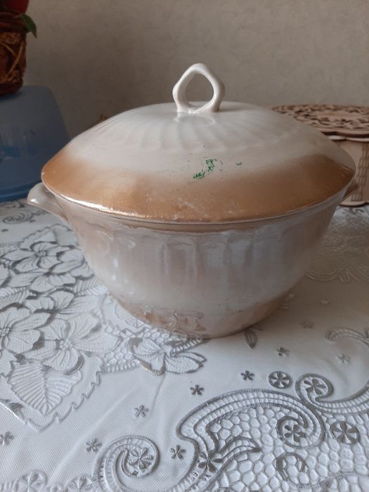 Продаю супницу (советская)