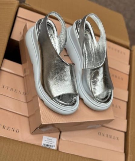 Продам босоножки