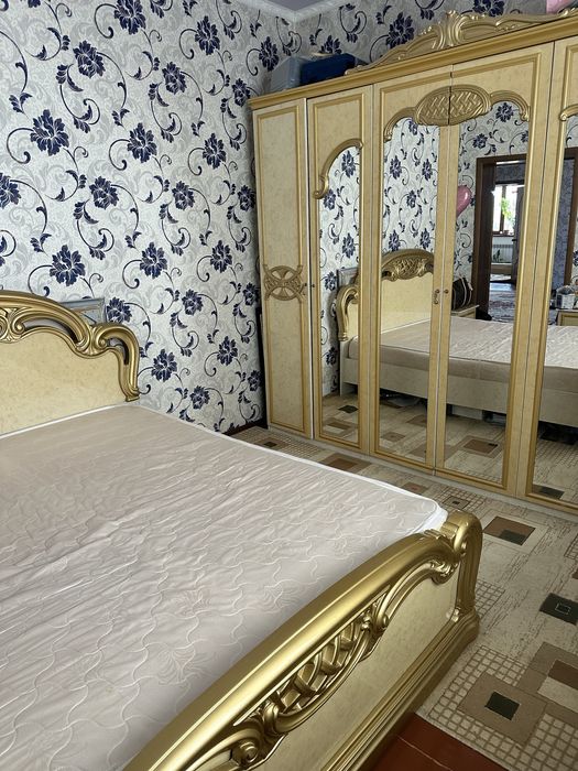 Продам спальный гарнитур. Спальный гарнитур сатылады.