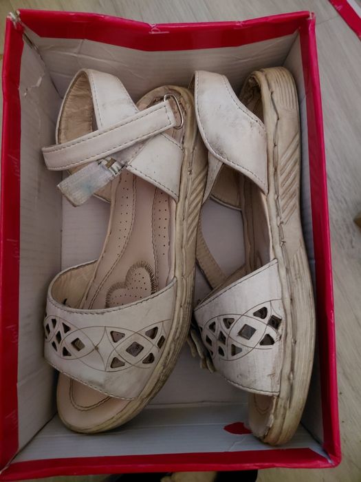 Продам обуви на девочку