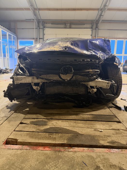 Vand Mercedes c 6.3S amg avariat