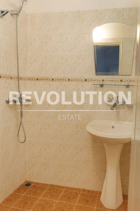 Дава се под наем Тристаен апартамент в Варна, Спортна зала - 74 кв.м за 398.82 € - Снимка #5