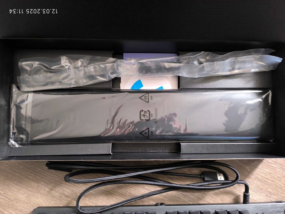 Logitech G513 GX RED Linear + подложка + комплект оригинални суичове