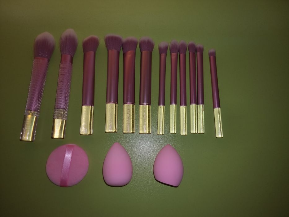 12 четки + 3 бюти блендерa