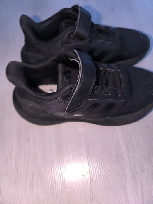 Vând adidași Adidas ,2 perechi (numărul 33 amândouă)