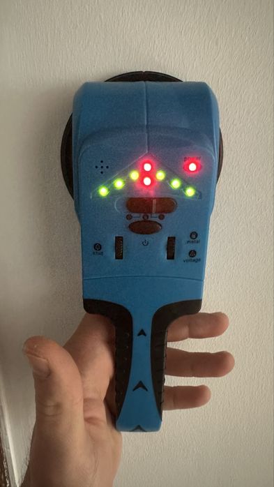 Detectoare metal, voltaj