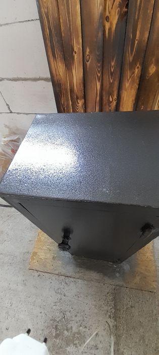 Продам сейф в отличном состоянии.