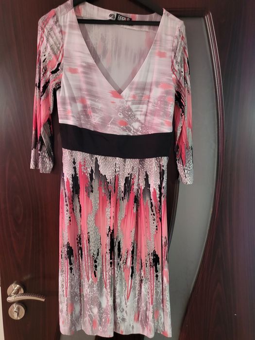 Рокля, размер М, немачкаща се материя