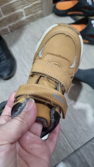 Продам детскую обувь