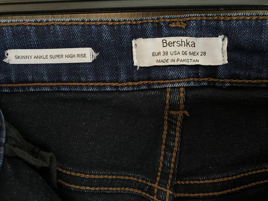 Bershka Тъмно сини дънки 36 S