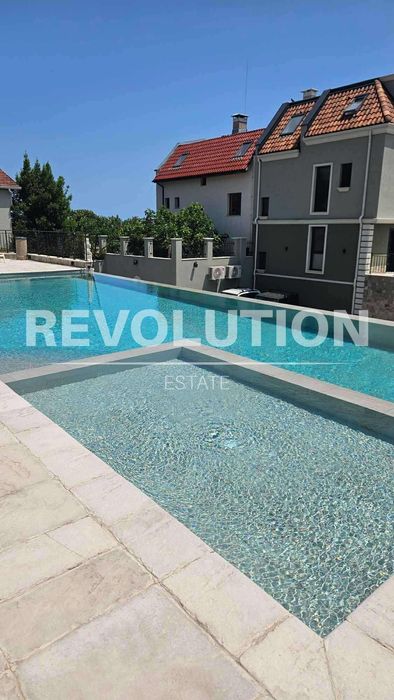 Дава се под наем Тристаен апартамент в Варна, Център - 89 кв.м за 800 € - Снимка #7