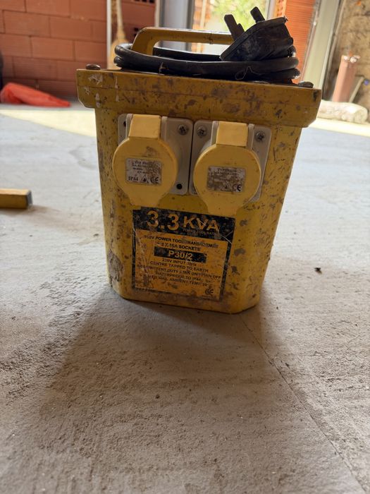 LED Лампа и Трансформатор от 220V към 110V