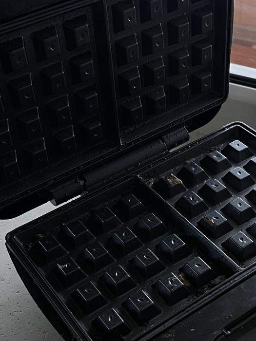 Продам вафельницу Starwind