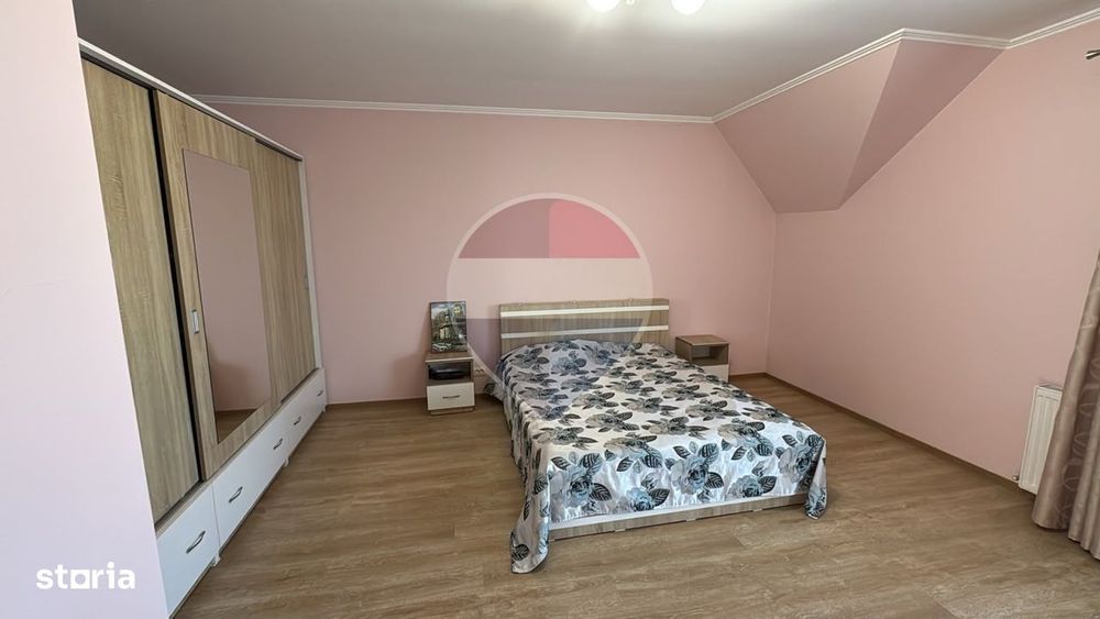 De închiriat casă cu 5 camere, în Sântandrei
