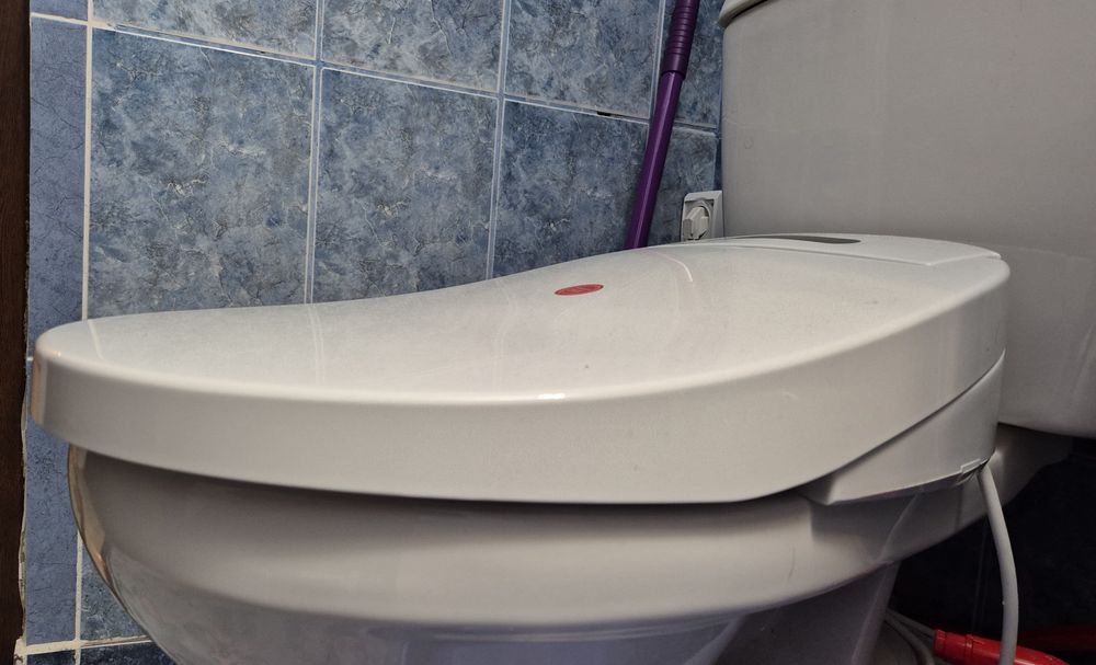 Capac WC inteligent cu bideu cu functii de spalare, uscare, încălzire