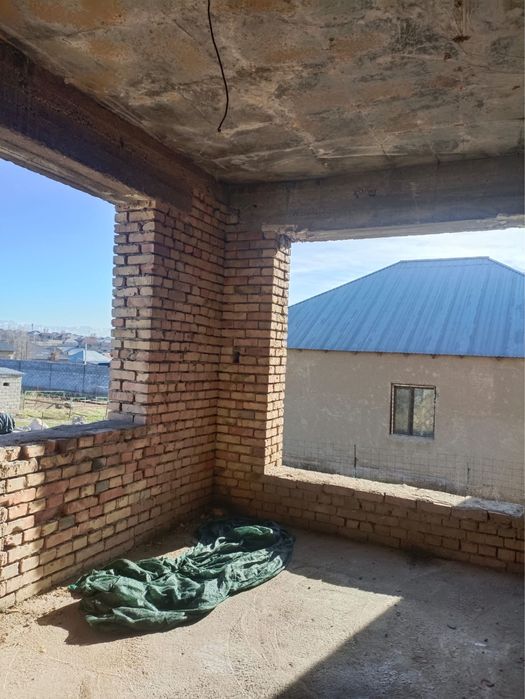 Недостроенный дом мансард