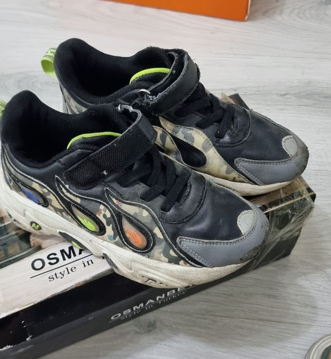 Продам детскую обувь и форму!