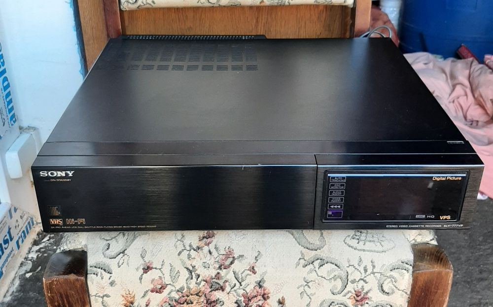 Vând videorecorder sony slv-777vp stereo  în stare bună