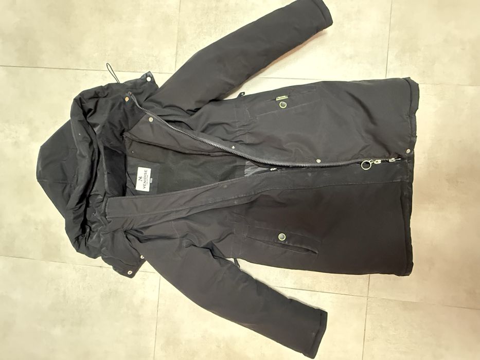 Продам зимнюю курту 146/152