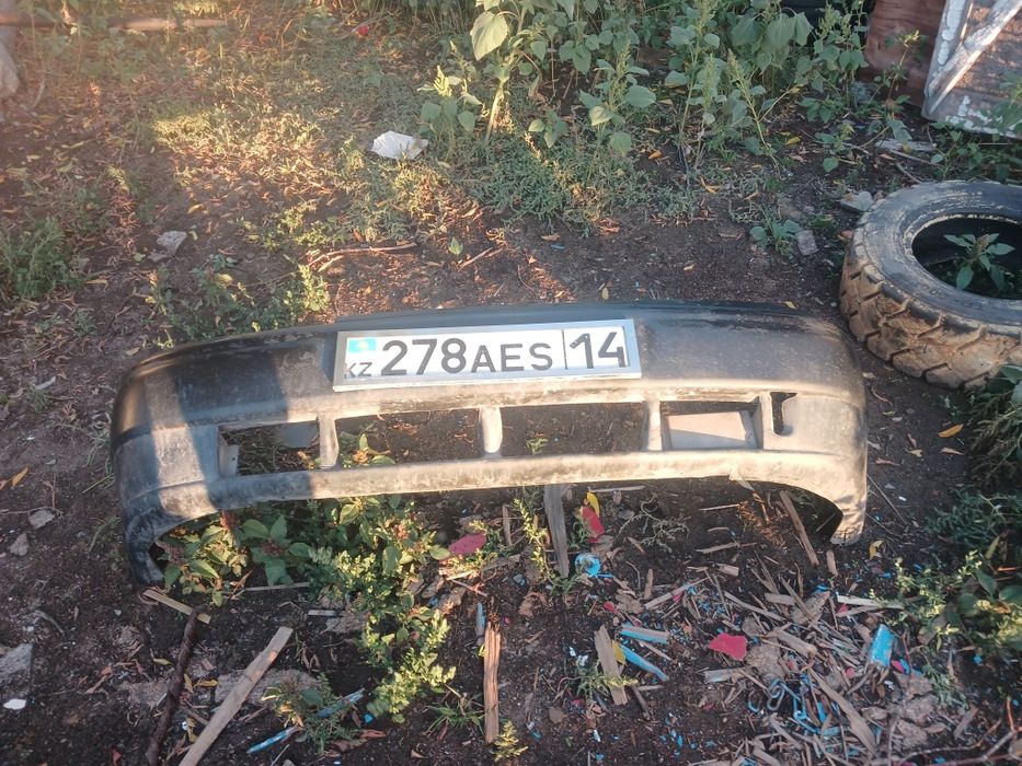 Продам бампер 2110