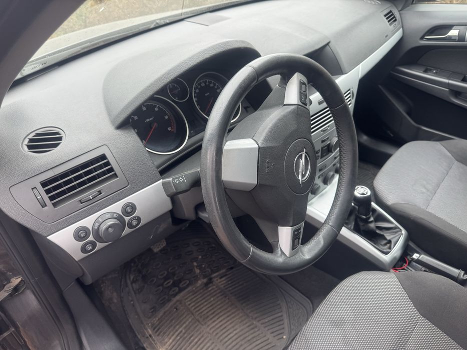 Опел Астра Н на части