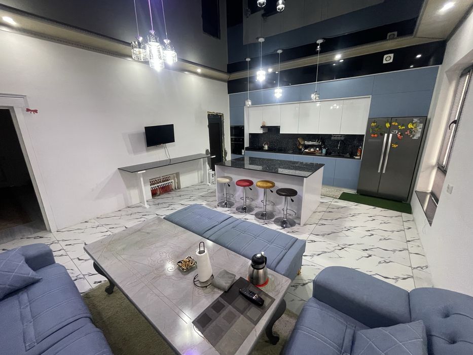 3 этажли 10 хона 4 хаммам тувалет ва барча жихозлари билан берилади