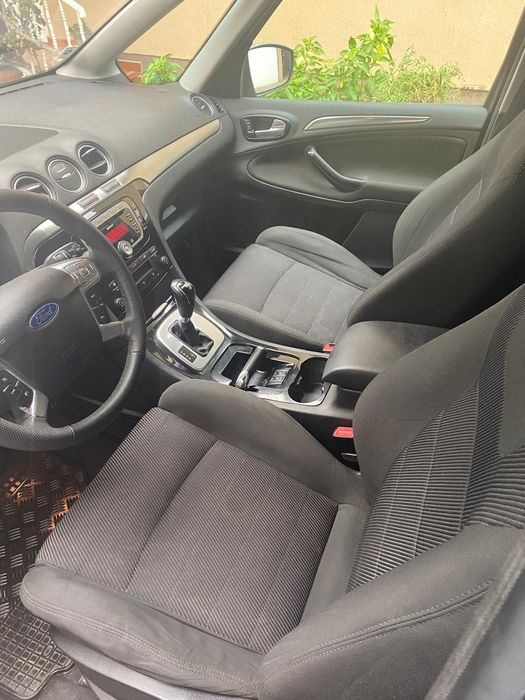 Ford galaxy negru automata
