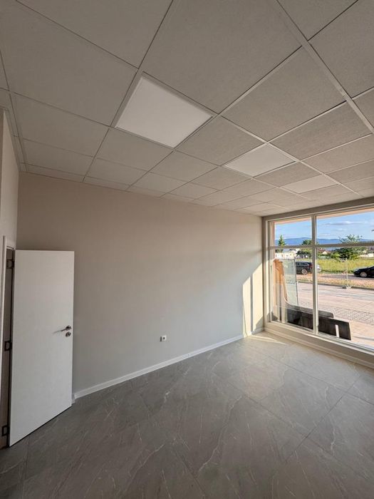 Дава се под наем Магазин в Пловдив, Христо Смирненски - 50 кв.м за 498.27 € - Снимка #2