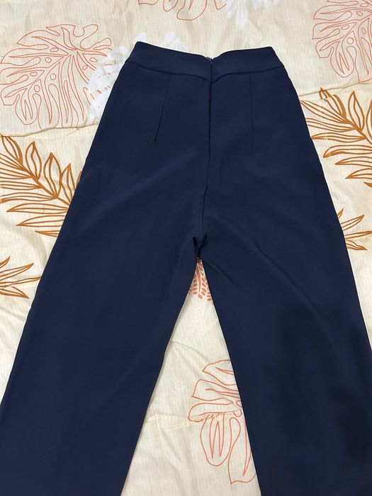 Официален прав панталон в морскосиньо, размер С, нов