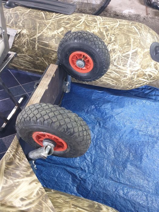 Продам лодку Ривьера-3600