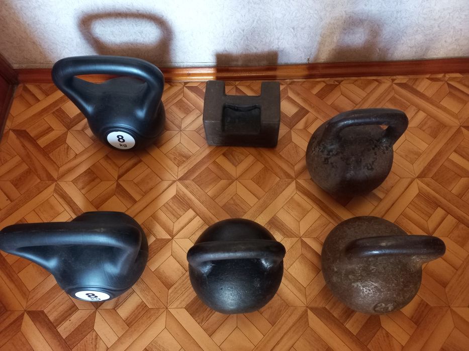 Гири  8кг 16кг 20кг 24кг.