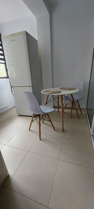 Închiriez garsoniera