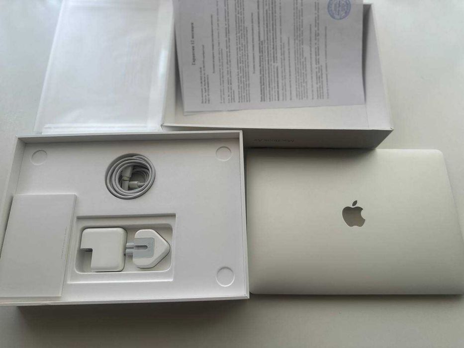 MacBook Air M1 13″ 8/256 ГБ