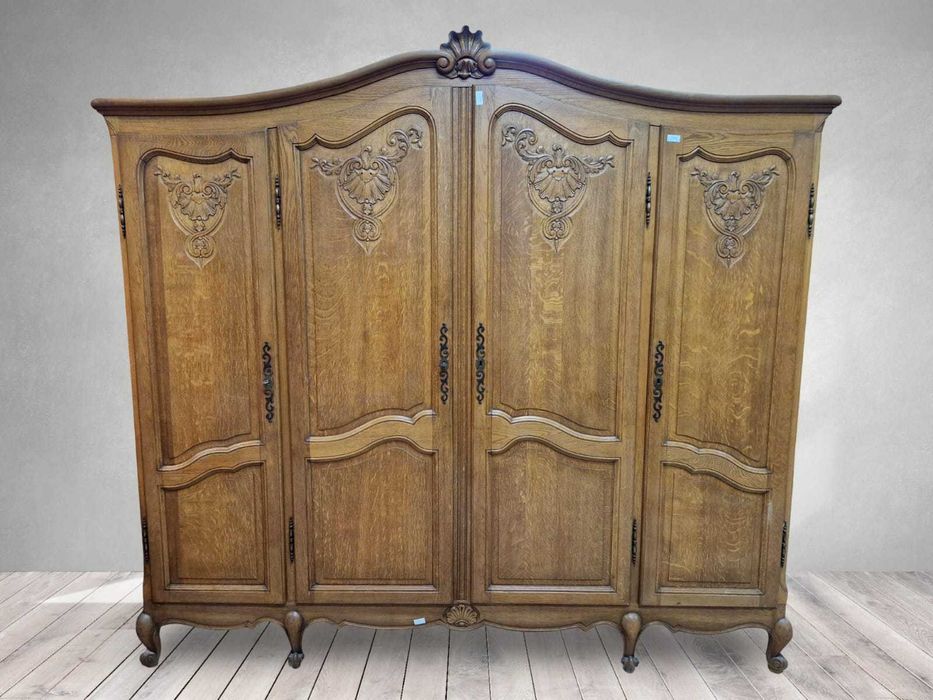 Четирикрилен ръчно резбован гардероб от бял дъб масив в стил "ЛУИ XV"