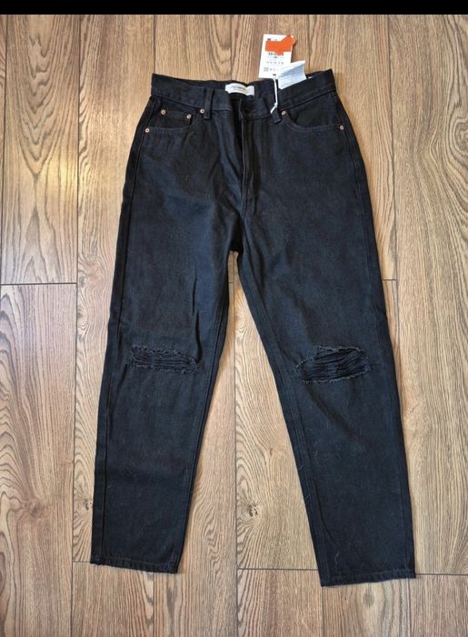 Jeans Mom Fit Negri Pull&Bear cu rupturi