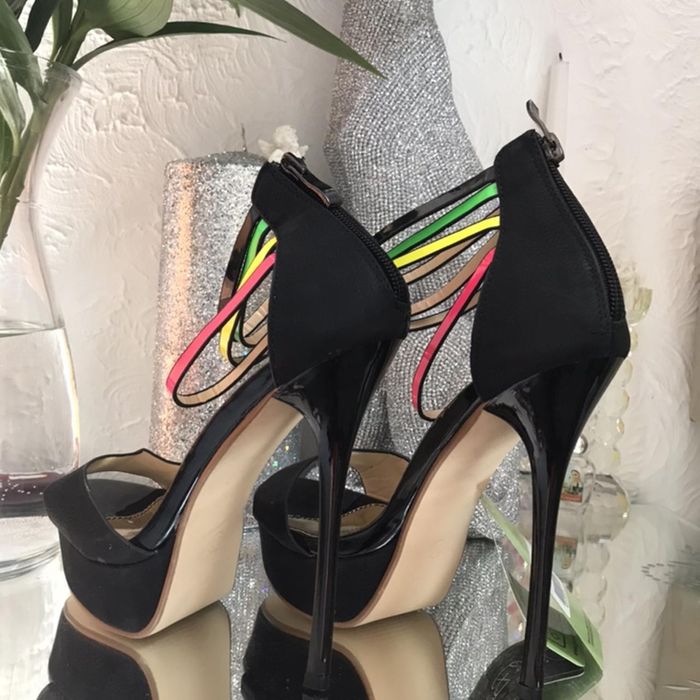 Дамски сандали на ток