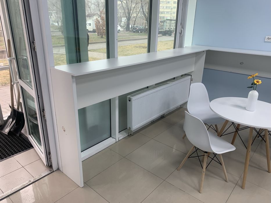 Боковой стол для кофейни высокий