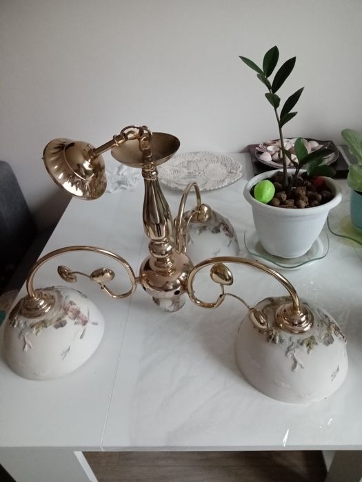 Люстра 3хрожковая, яркая, цвет под золото, 8000тг.