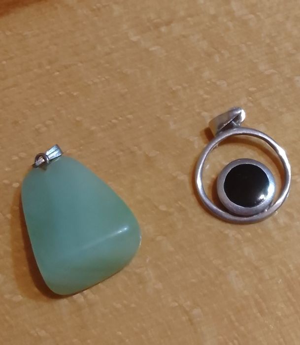 Pandantive din argint si jad