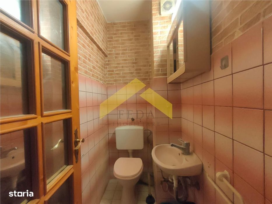 Apartament 3 camere de vanzare zona Intim