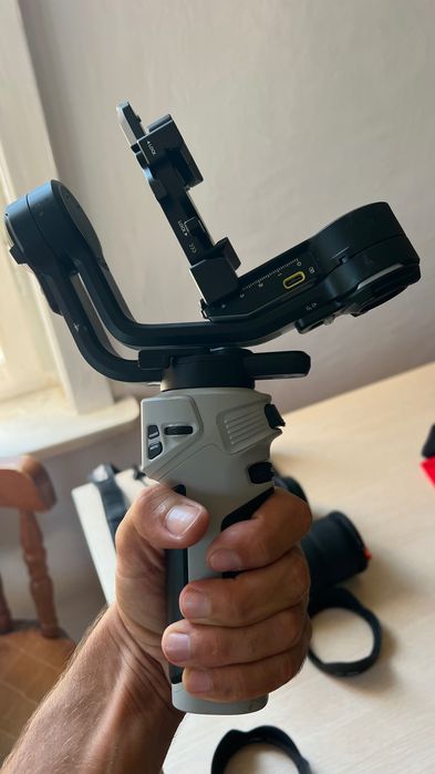 Камера Sony a7iv с Обективи и Гимбал